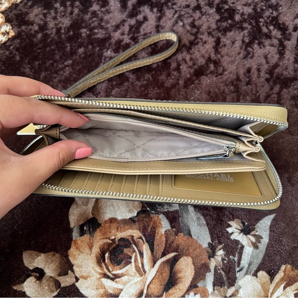 MICHAEL KORS Leather Camel Crocodile Embossed Continental Wristlet Wallet NWT - Picture 9 of 15